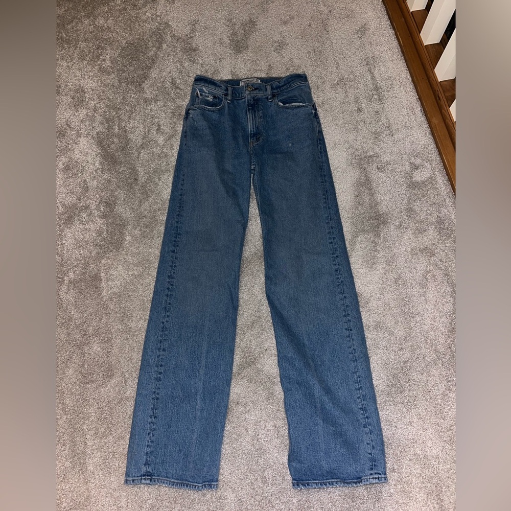 Abercrombie 90’s Relaxed Jean High Rise
